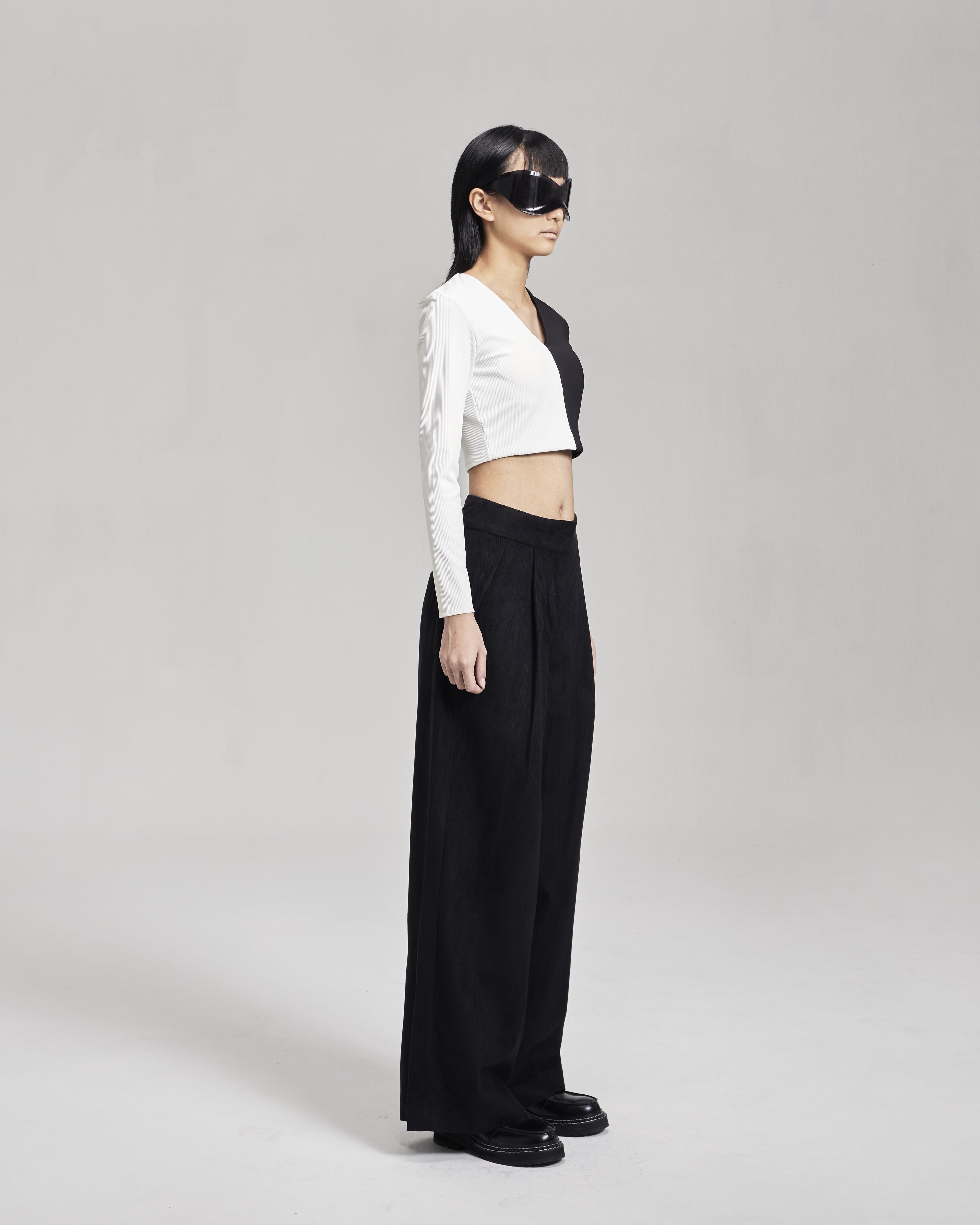 NOIZ N1TP5 Long Sleeves V-neck Crop Top