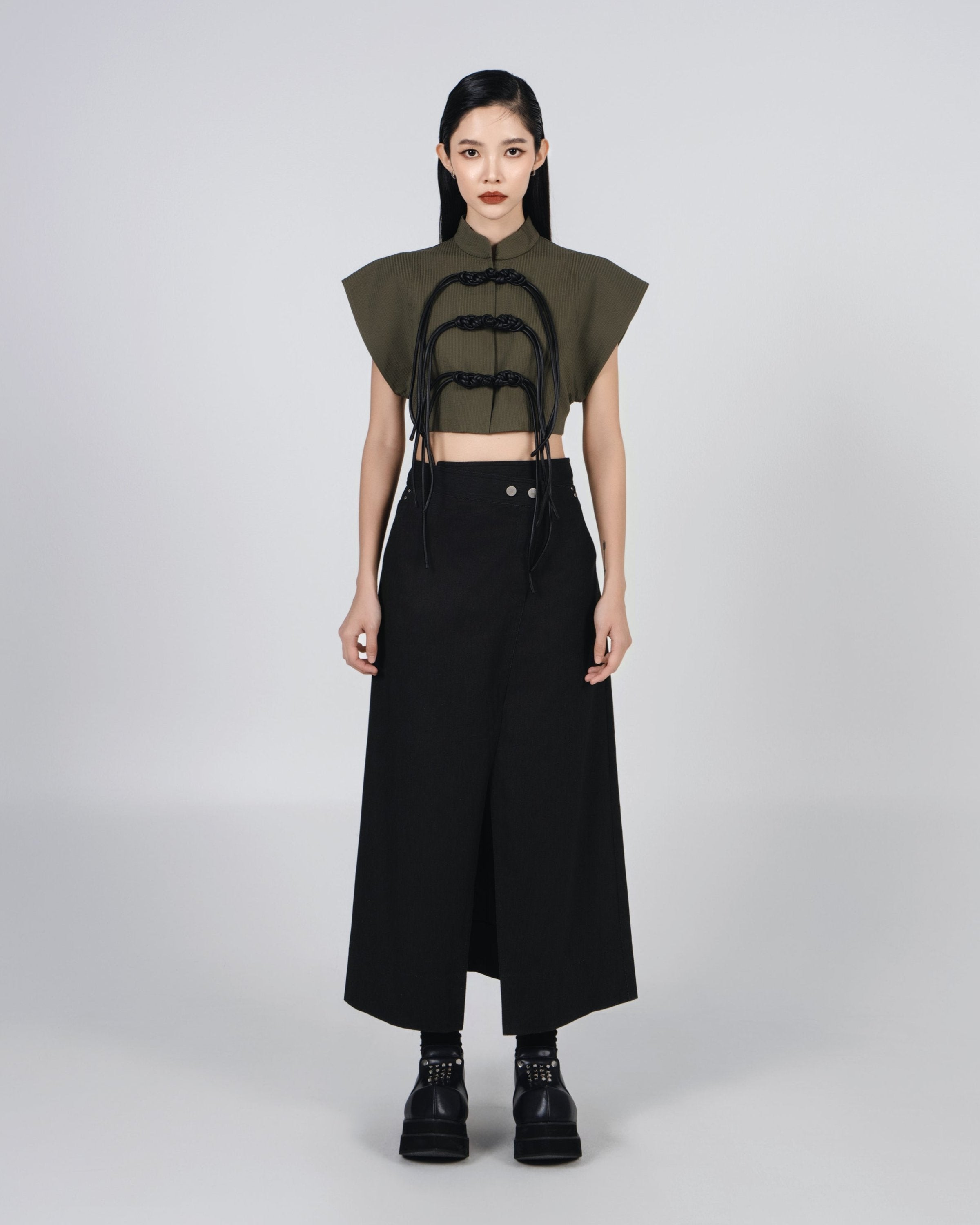 NOIZ N6TP4 Mandarin Collar Chinese Knots Crop Top