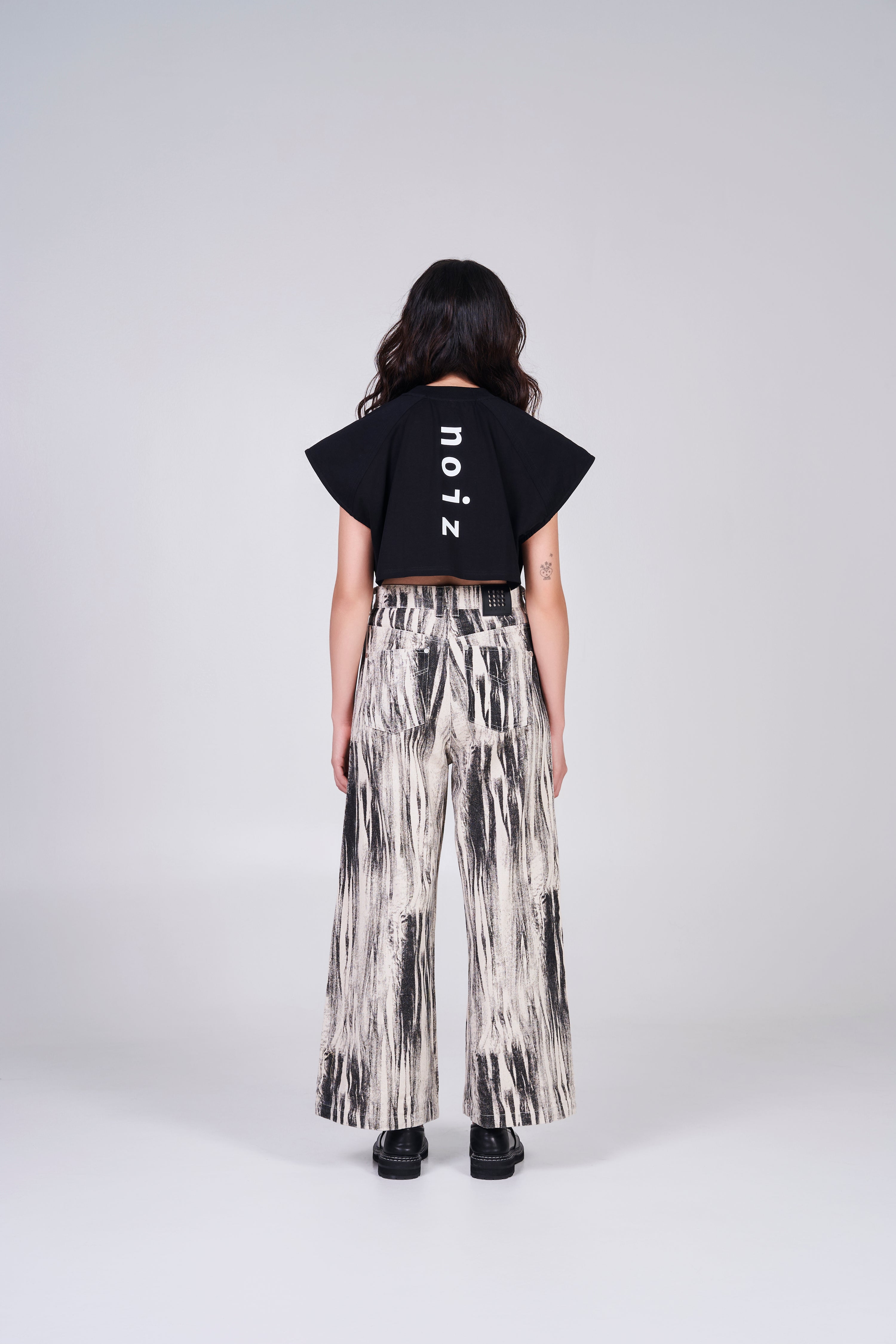 NOIZ N4TP4 Lóng Oversized Printed Crop Top